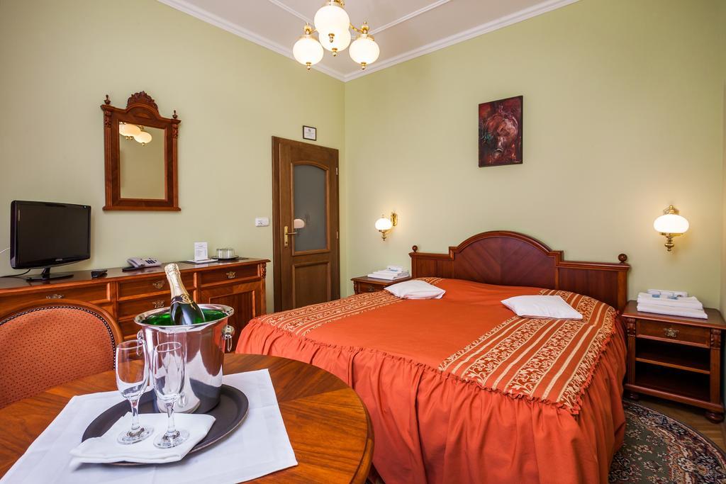 Hotel Jelinkova Vila Велке-Мезиржичи Номер фото